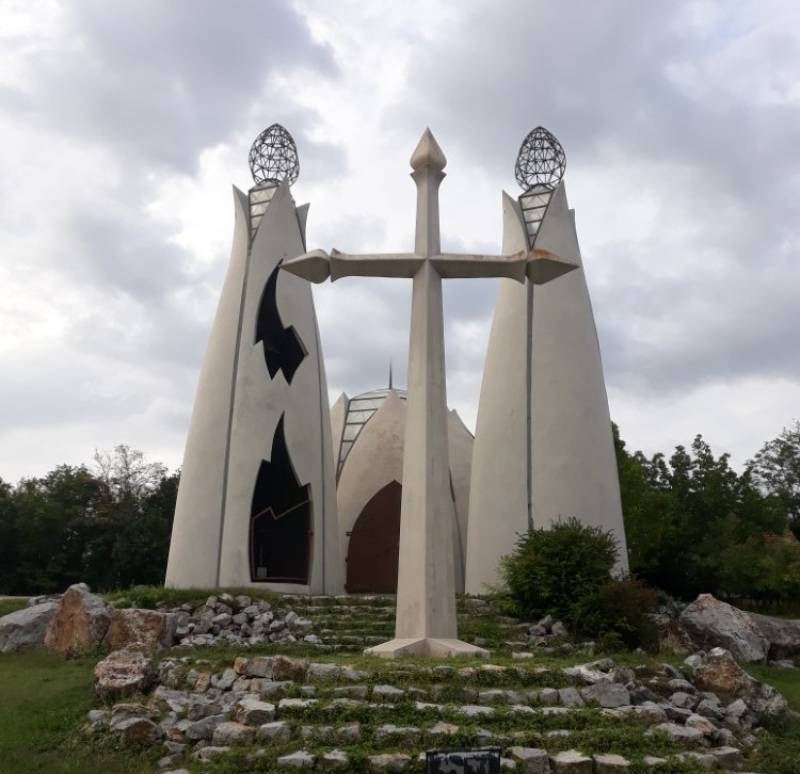 Megbékélés kápolna_Beremend (Egyedi) másolata.jpg